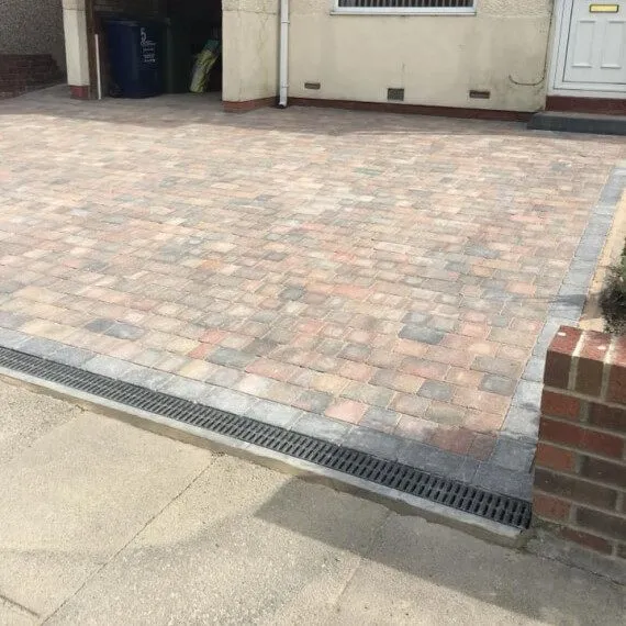 block paving driveway with dark block edging detail